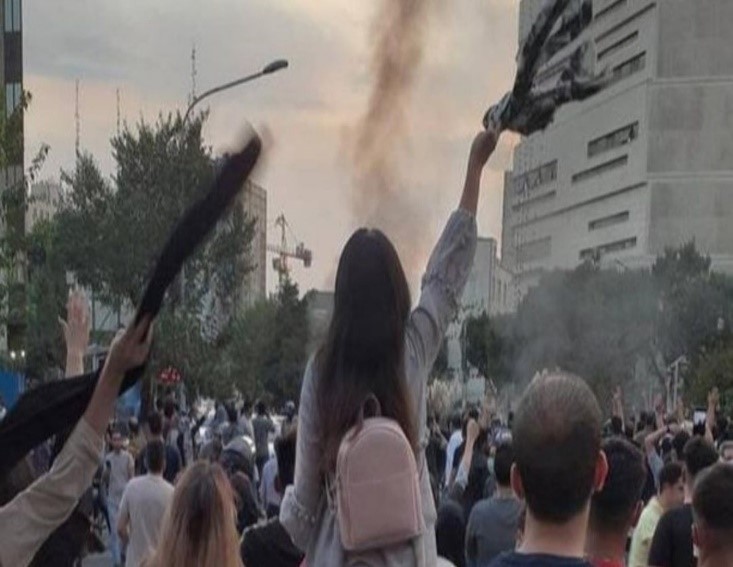 Gewalt und Verbrechen gegen Frauen im Iran! Gewalt und Verbrechen gegen Frauen im Iran!